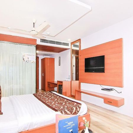 Oyo 3683 De Global Park Hotel Hasanganj Bagian luar foto