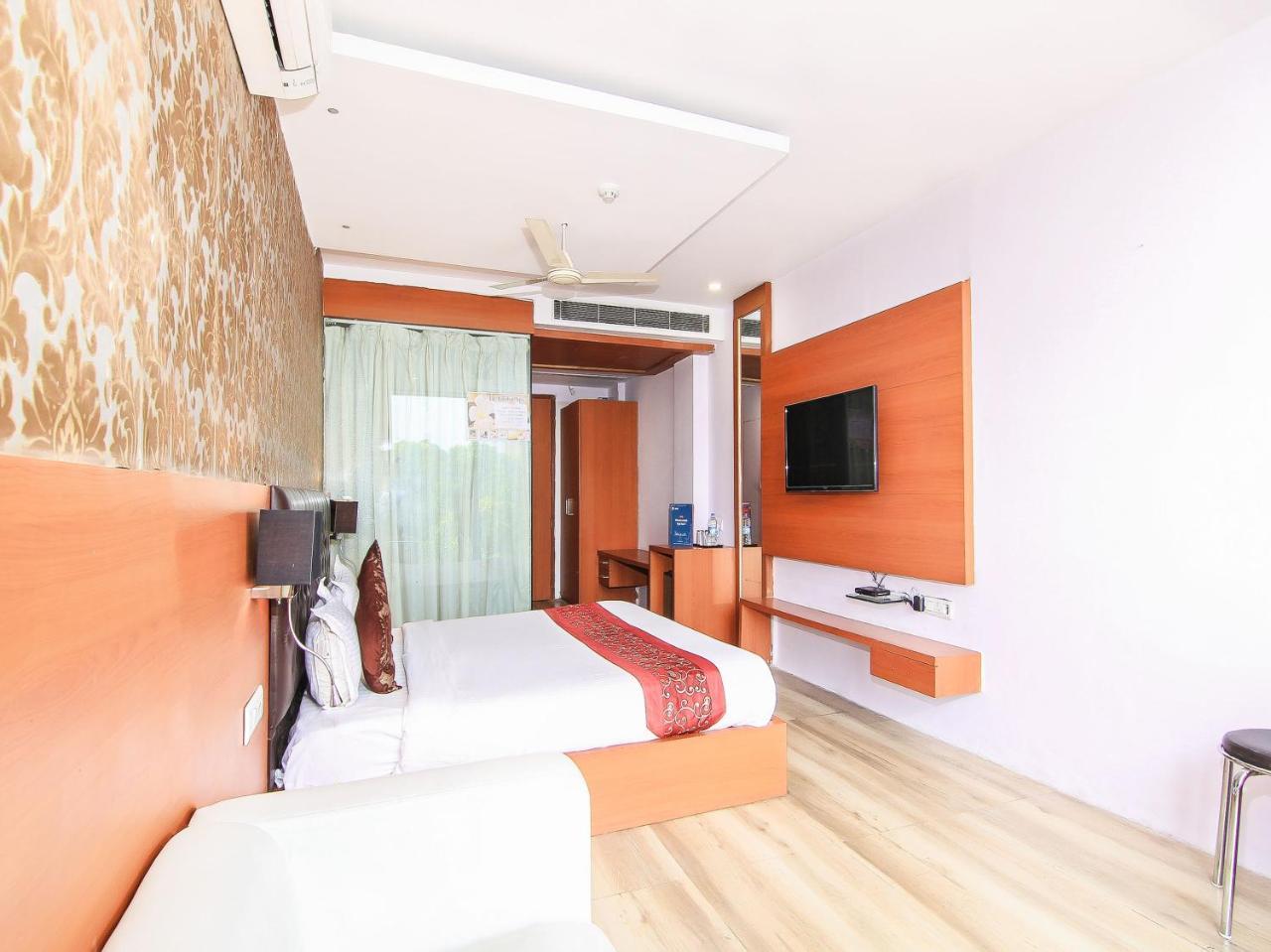 Oyo 3683 De Global Park Hotel Hasanganj Bagian luar foto