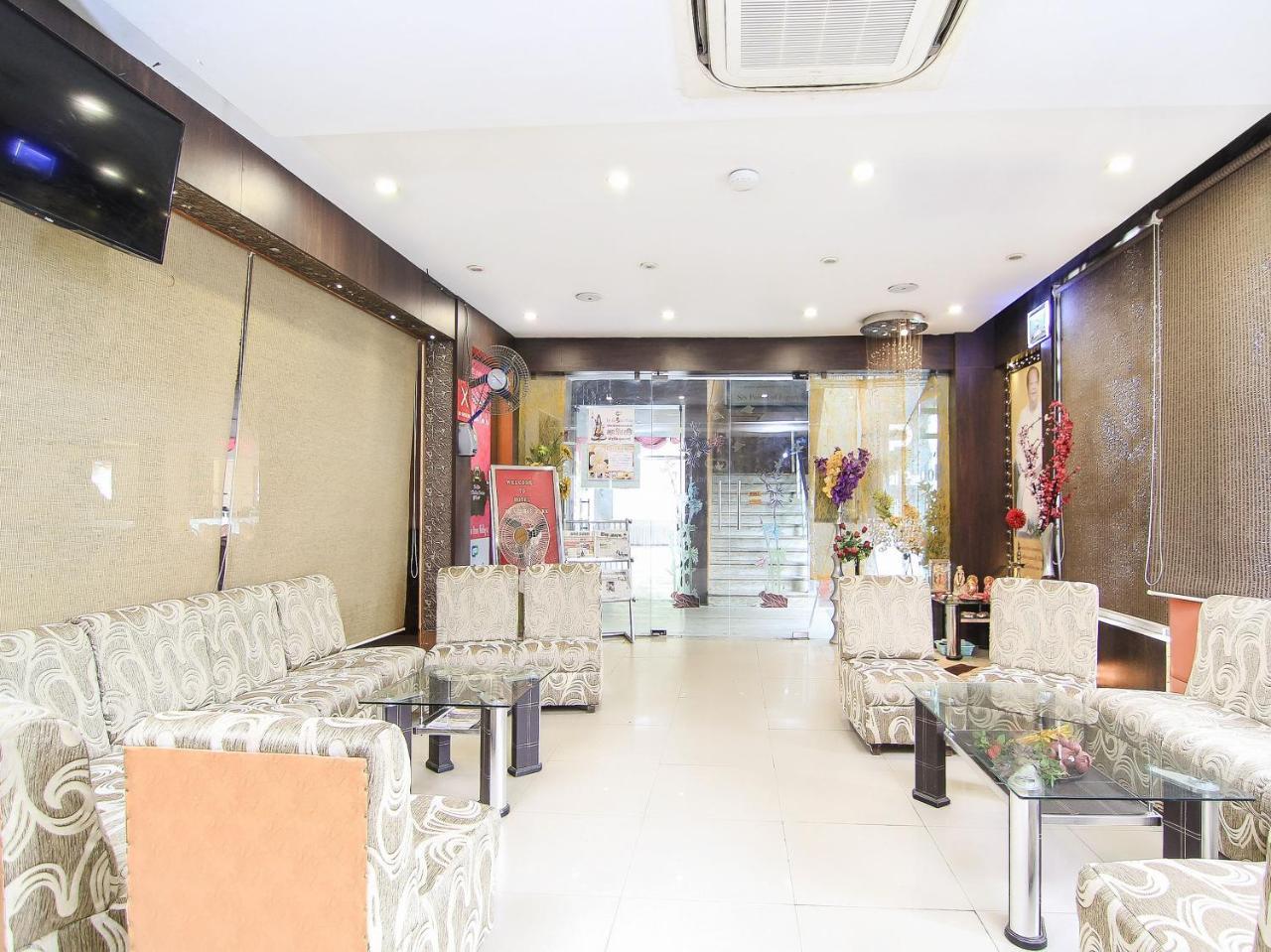 Oyo 3683 De Global Park Hotel Hasanganj Bagian luar foto