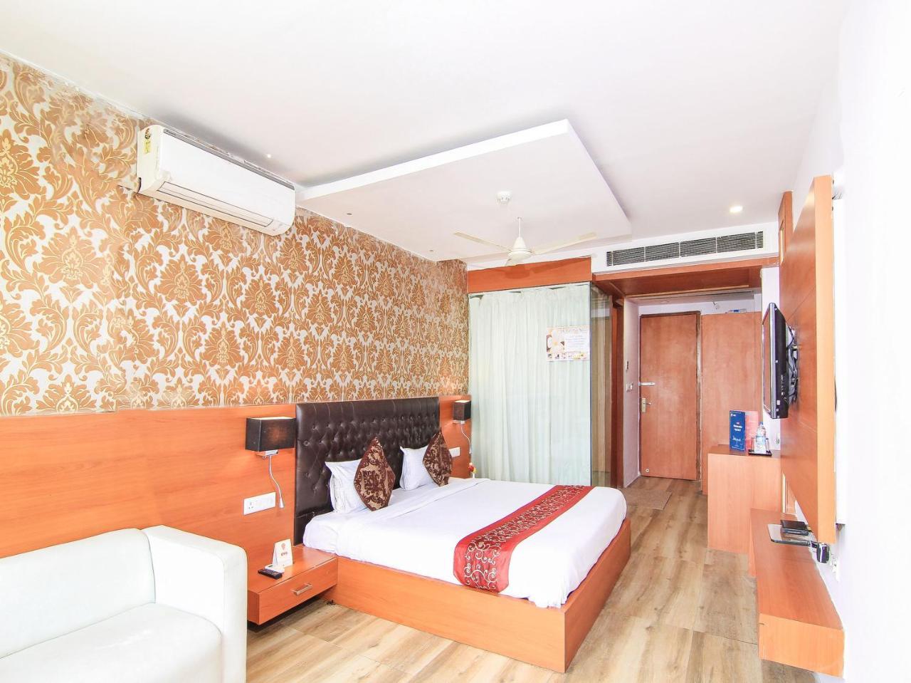 Oyo 3683 De Global Park Hotel Hasanganj Bagian luar foto