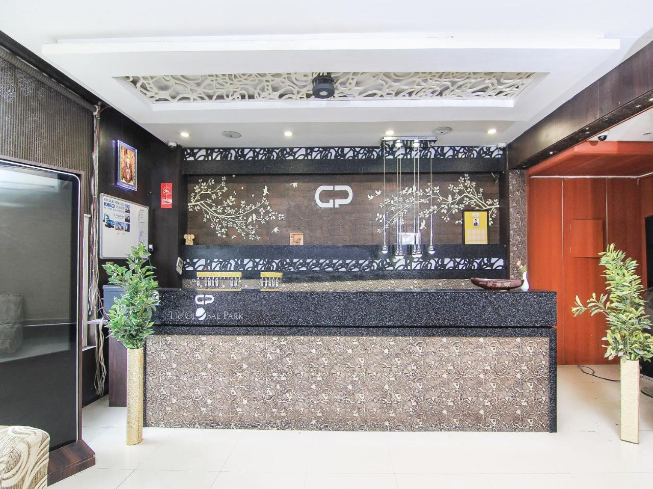 Oyo 3683 De Global Park Hotel Hasanganj Bagian luar foto