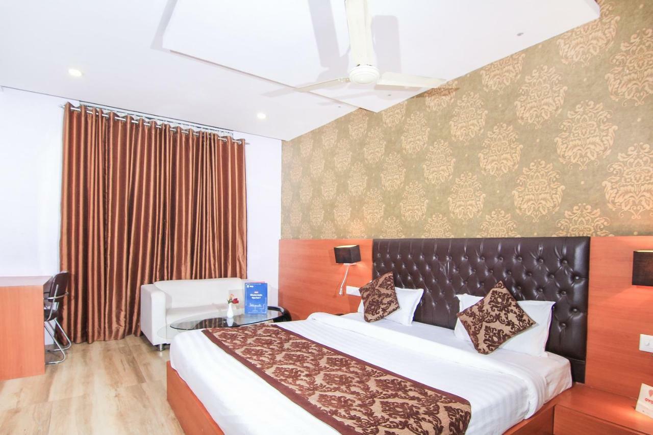 Oyo 3683 De Global Park Hotel Hasanganj Bagian luar foto