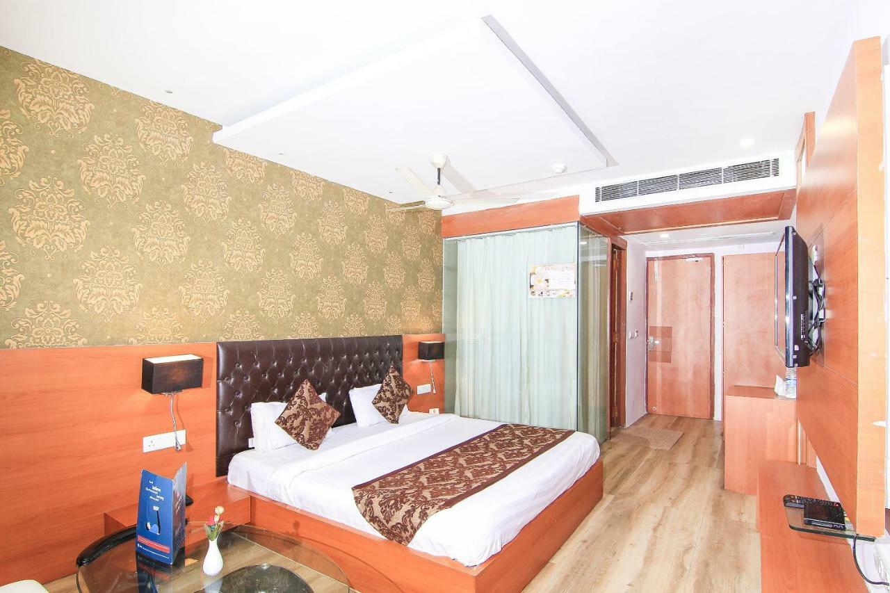 Oyo 3683 De Global Park Hotel Hasanganj Bagian luar foto