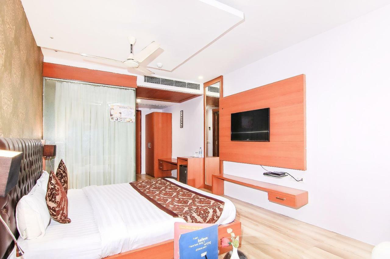 Oyo 3683 De Global Park Hotel Hasanganj Bagian luar foto